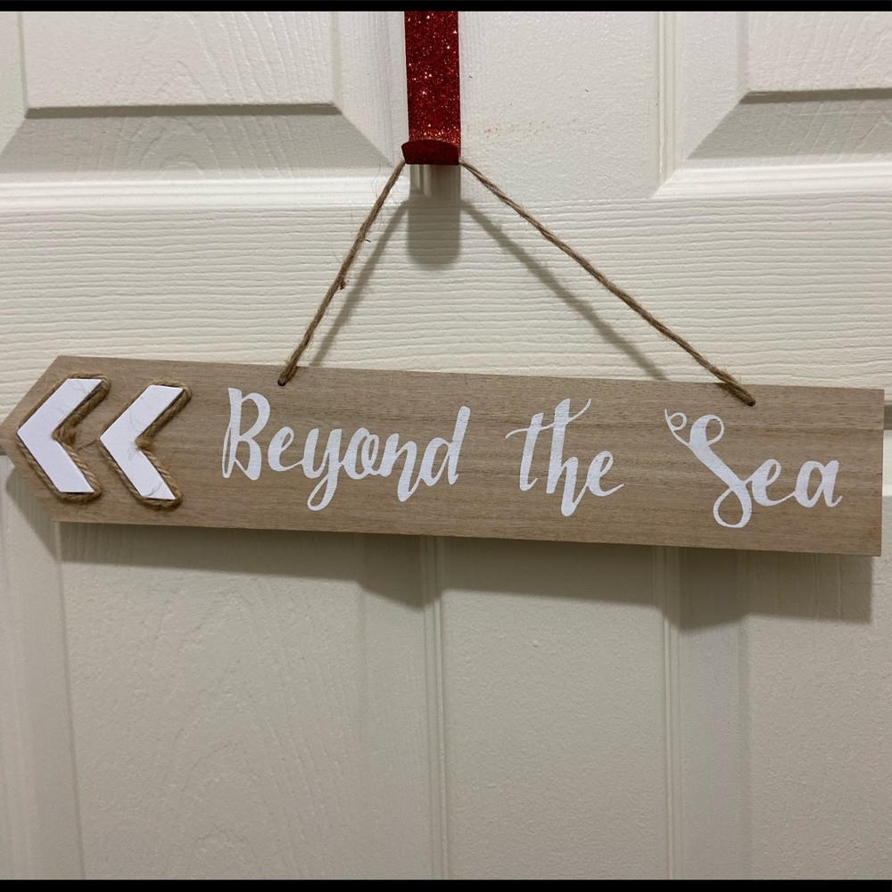 NWT “Beyond The Sea” Nautical Wall Decor.